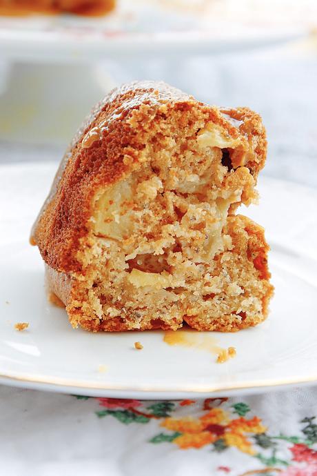 BUNDT CAKE DE MANZANA Y CHIA BUNDT CAKE DE MANZANA Y CHIA