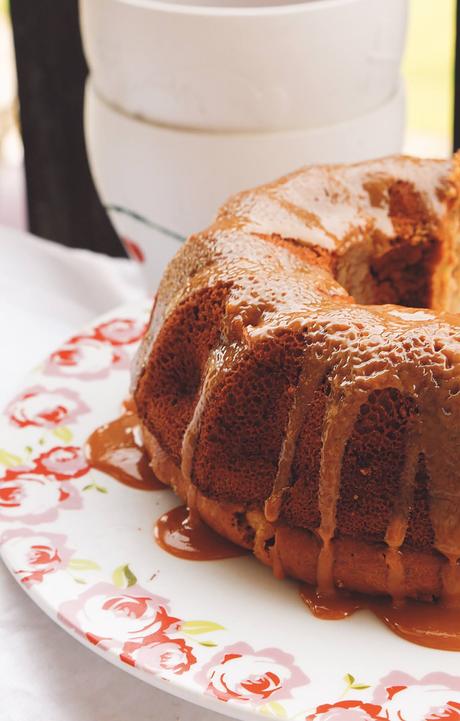BUNDT CAKE DE MANZANA Y CHIA BUNDT CAKE DE MANZANA Y CHIA