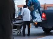 Video: Ministeriales sacan paciente Hospital Central bordo camioneta