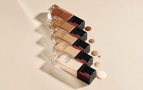 Sublima la Belleza de la Piel y Ensalza la Mirada con Shiseido Makeup synchro_skin_radiant_lifting_foundation_tumbado