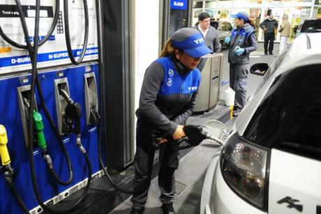 YPF anunció un nuevo aumento en el precio del combustible