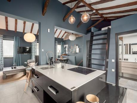 delikatissen viviendas en la costa del sol vivienda de vacaciones vigas en el techo vacation house summer house scandinavian style scandi en la costa del sol Málaga ladrillo visto estilo nórdico Málaga estilo escandinavo distribución abierta casas casco antiguo Estepona beach house apartamento en la playa  