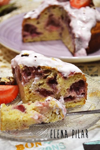 Pastel de fresas y yogur griego, sin azúcar ni edulcorantes