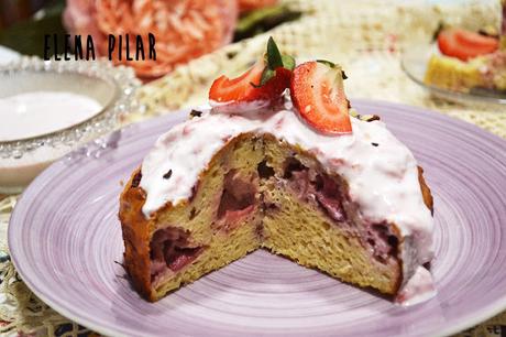 Pastel de fresas y yogur griego, sin azúcar ni edulcorantes