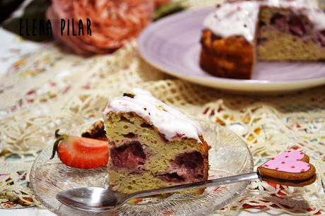 Pastel de fresas y yogur griego, sin azúcar ni edulcorantes