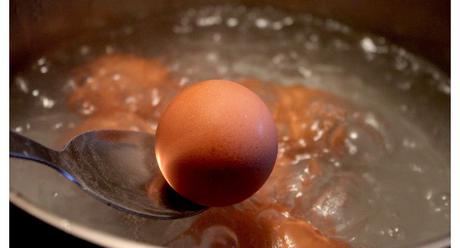 Cómo cocer un huevo sin que se rompa