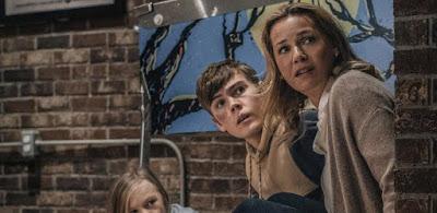 NOBODY (USA, 2021) Acción, Thriller, Negro NOBODY (USA, 2021) Acción, Thriller, Negro