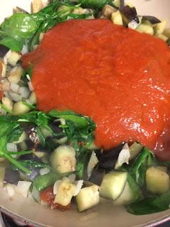 ÑOQUIS CON BERENJENA , TOMATE Y SALVIA