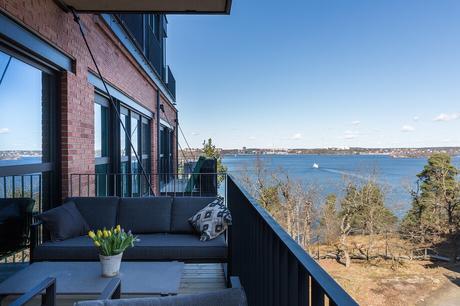 delikatissen white decor tiny apartment decor techos altos scandinavian decor nordic style iluminación nórdica grandes ventanales estilo nórdico decoración luminosa decoración escandinava bright decor big windows scandinavia  