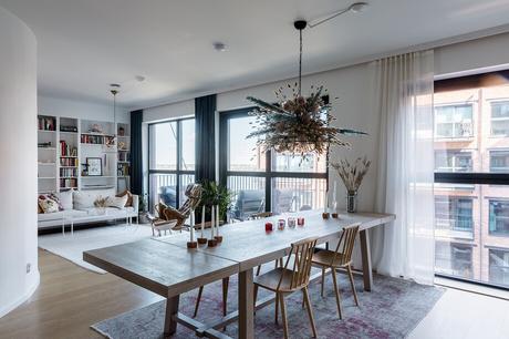 delikatissen white decor tiny apartment decor techos altos scandinavian decor nordic style iluminación nórdica grandes ventanales estilo nórdico decoración luminosa decoración escandinava bright decor big windows scandinavia  