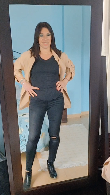 todo al negro 4 ideas para combinar una gabardina-trench 03