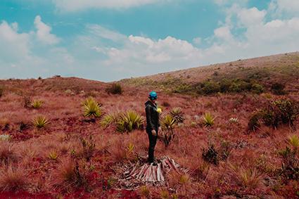 Sat Colibrí presenta ‘Venice’, un himno sobre el gran poder del amor humano