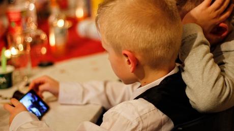 ¿Es culpa de los padres que estén todo el día en Internet? ¿Es culpa de los padres que estén todo el día en Internet?