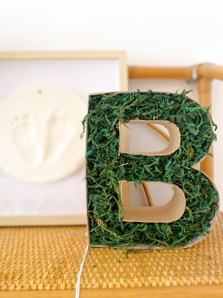 DIY: Letra de papel kraft con musgo DIY: Letra de papel kraft con musgo