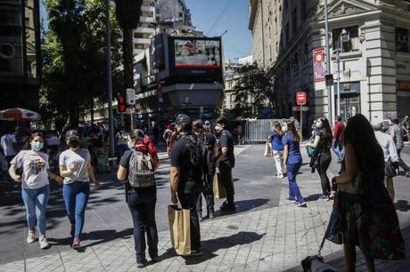 Diez comunas saldrán de cuarentena este jueves en Santiago de Chile
