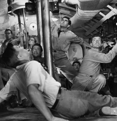 TIBURONES DE ACERO (Crash Drive) (USA, 1943) Bélico