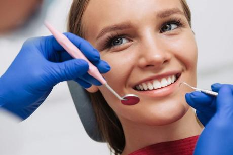 Clínica dental Helident en Sevilla: búsquedas acerca de los implantes dentales en Sevilla