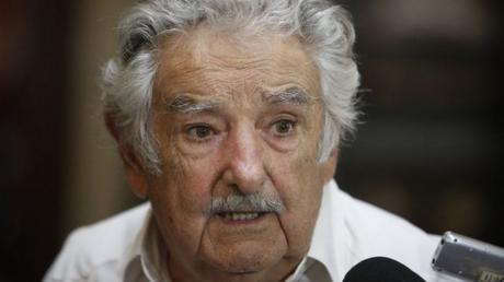 Preocupación por «Pepe» Mujica: deben operarlo de urgencia