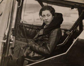 NAEST-92-07-02-19-Amy-Johnson-in-her-Puss-Moth-plane-1932 Amy Johnson