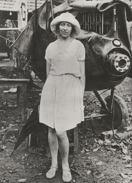 mw292786 Amy Johnson