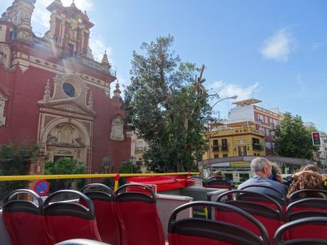Un paseo de altura recorriendo Sevilla en autobus Un paseo de altura recorriendo Sevilla en autobus