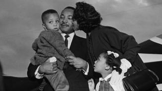 180405083011-martin-luther-king-conmemoracion-en-tennessee-50-aniversario-muerte-mlk-gustavo-valdes-pkg-00011103-full-169 Martin Luther King Jr.