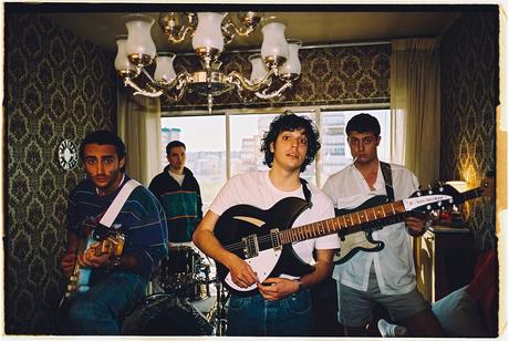 Karavana: Resaca pop tan pegadiza como los Strokes