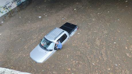 Caos en vías de #Caracas por torrenciales #lluvias Caos en vías de #Caracas por torrenciales #lluvias