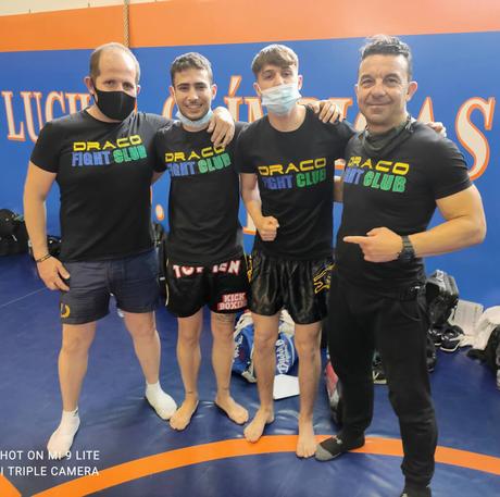 Dos deportistas del club de Kickboxing Draco Team, de Montequinto, se proclamam campeones de Andalucía Dos deportistas del club de Kickboxing Draco Team, de Montequinto, se proclamam campeones de Andalucía
