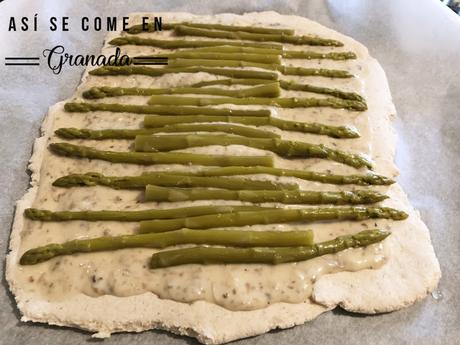 Coca de espárragos trigueros. Juego de blogueros 2.0