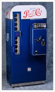 Máquina dispensadora de gaseosas envasadas en botellas de vidrio. Máquina dispensadora de gaseosas envasadas en botellas de vidrio.