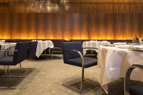 the-grill-room-featured-cantilevered-brno-chairs-by-ludwig-mies-van-der-rohe-and-banquettes-by-philip-johnson-who-was-known-to-dine-at-his-preferred-seat-at-table-3