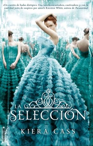 Para treinta y cinco chicas, la Selección es una oportunidad que solo se presenta una vez en la vida. La oportunidad de escapar de la vida que les ha tocado por nacer en una determinada familia. La oportunidad de que las trasladen a un mundo de trajes preciosos y joyas que no tienen precio. La oportunidad de vivir en un palacio y de competir por el corazón del guapísimo príncipe Maxon.  Sin embargo, para America Singer, ser seleccionada es una pesadilla porque significa alejarse de su amor secreto, Aspen, quien pertenece a una casta inferior a la de ella; y también abandonar su hogar para pelear por una corona que no desea y vivir en un palacio que está bajo la constante amenaza de ataques violentos por parte de los rebeldes.  Es entonces cuando America conoce al príncipe Maxon. Poco a poco, se empieza a cuestionar los planes que ella había hecho para su vida y se da cuenta de que la vida con la que siempre soñó puede no poder compararse con el futuro que nunca se atrevió si quiera a imaginar.