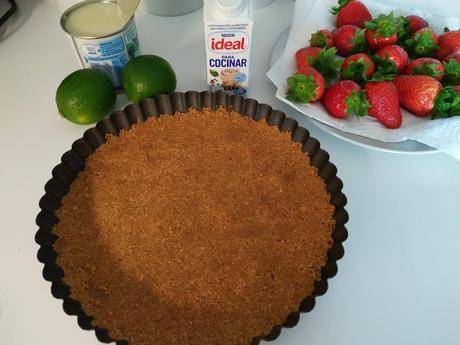 masadepastel Tarta de limón, crema y fresas