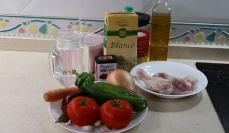 Los ingredientes necesarios para hacer la receta de arroz con verduras y pollo en Mambo