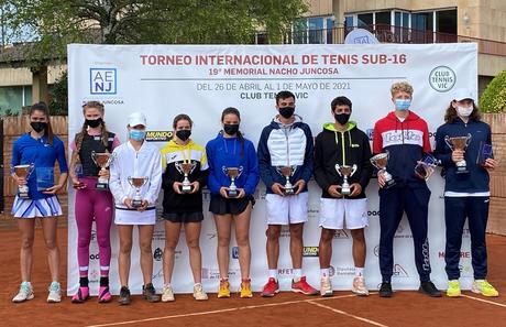 Vera Sokolova y Tomasz Berkieta ganadores del torneo internacional de tenis, 19º Memorial Nacho Juncosa