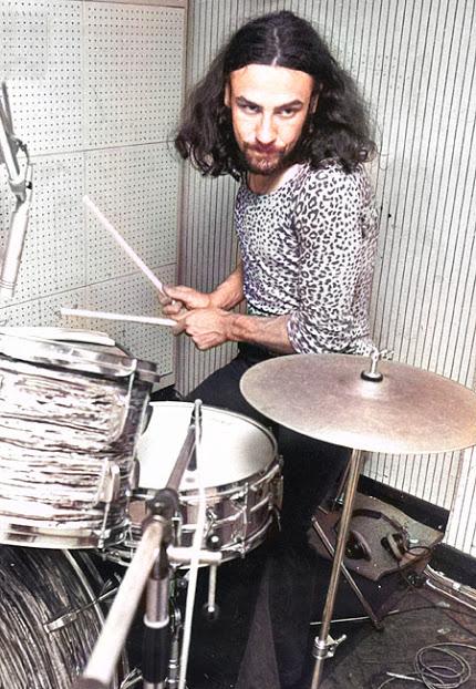 Efemérides del Rock y Heavy Metal: Que pasó un 05 de Mayo Efemérides del Rock y Heavy Metal: Que pasó un 05 de Mayo