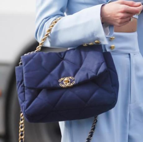 Escogiendo un bolso para la primavera