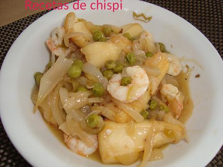 CHOCOS(SEPIA) ENCEBOLLADOS CON GAMBAS