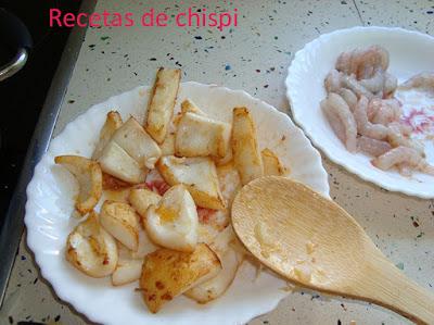 CHOCOS(SEPIA) ENCEBOLLADOS CON GAMBAS