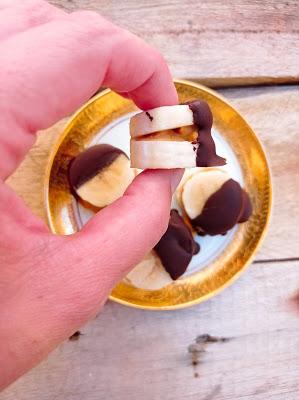 Snack saludable de plátano, crema de cacahuete y chocolate - Vegano & Sin Gluten