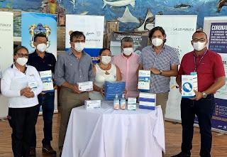 Operadores de empresas turísticas apoyan el proceso de vacunación en Galápagos con la entrega de insumos médicos