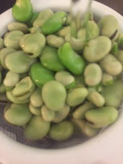 TAPA DE HUMMUS DE HABAS TIERNAS Y JAMON IBERICO