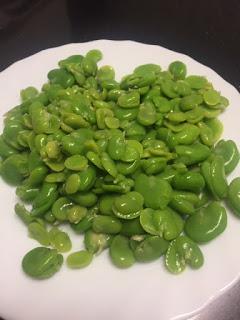 TAPA DE HUMMUS DE HABAS TIERNAS Y JAMON IBERICO