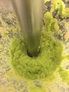 TAPA DE HUMMUS DE HABAS TIERNAS Y JAMON IBERICO