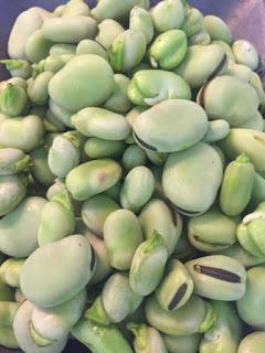 TAPA DE HUMMUS DE HABAS TIERNAS Y JAMON IBERICO