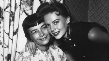 MV5BZjdlMGIxYTktNDZlZC00ZTAxLThhZDktNjc3ZGY5OGFiMTU0XkEyXkFqcGdeQXVyNjUxMjc1OTM@._V1_ Natalie Wood