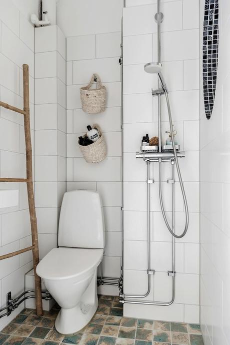 delikatissen tiny apartments decor scandinavian tiny apartment decor scandinavian style pisos pequeños estilismo pisos pequeños decoración interiores mini piso decoración little apartment distribución de minipiso diseño estudio cama en alto cama de obra cajones bajo la caja almacenaje bajo la cama  