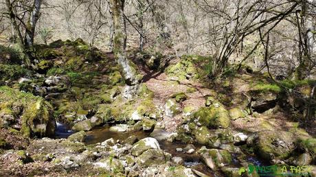 Nuevo cruce de camino sobre el Arroyo de Piedrafita