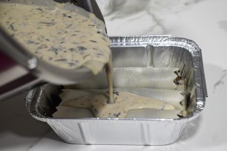 Canelones de carne con trompetas de la muerte y mousse de pato